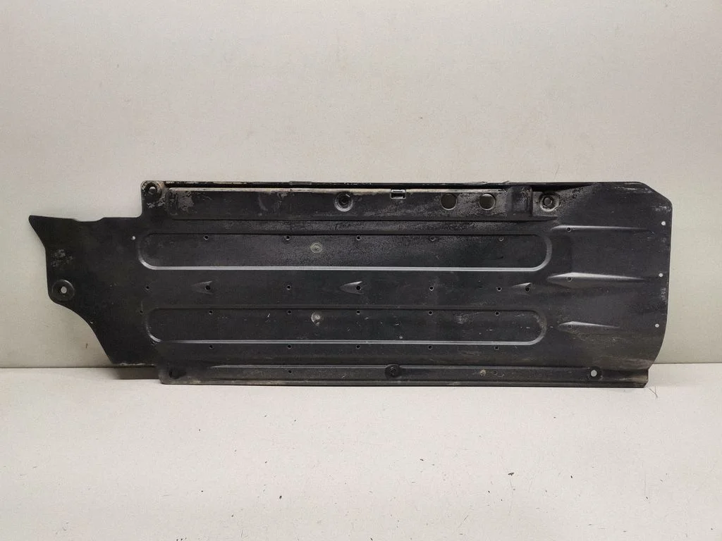 Center/middle under tray cover 842252W000