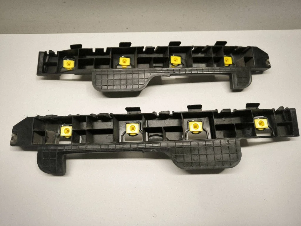 Rear bumper mounting bracket 86614G2000