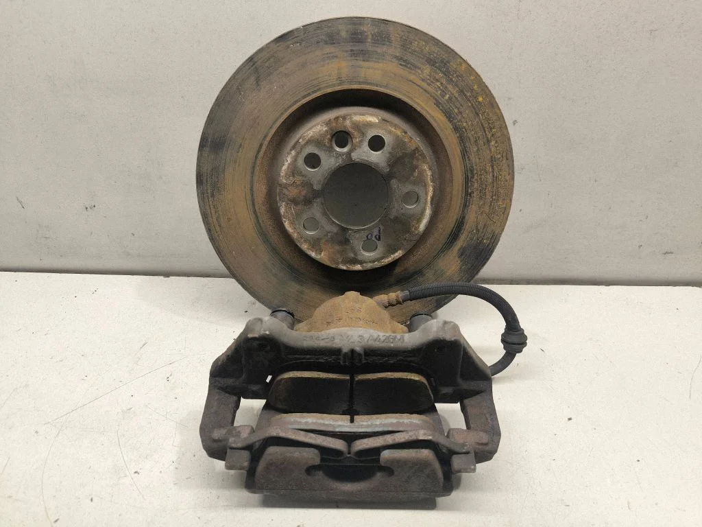 Front brake disc – right
