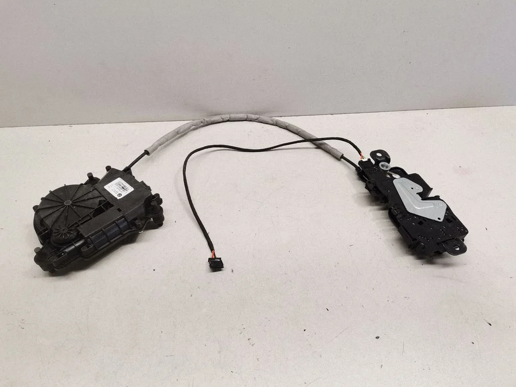 Tailgate/trunk/boot lock/catch/latch 738356111