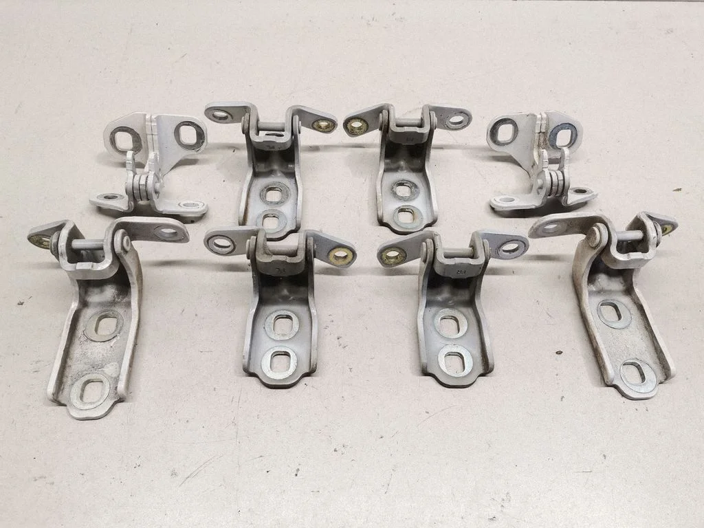 Esiukse hingede komplekt – Opel Astra K (2015-2021)