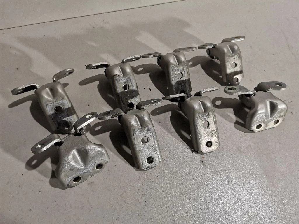Front door hinges set