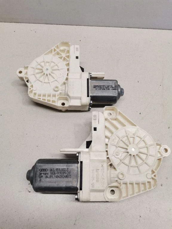 Front door window regulator motor 8K0959801B