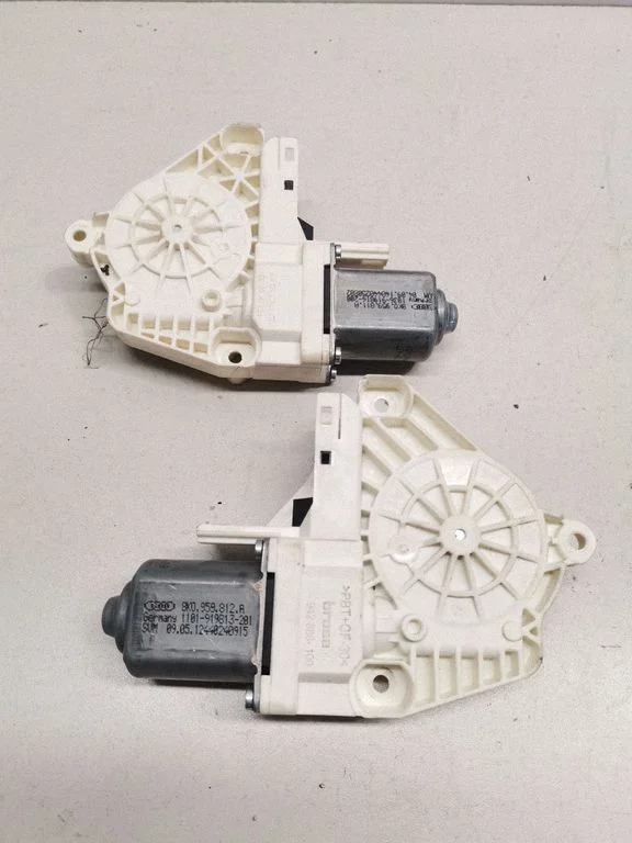 Front door window regulator motor 8K0959811A