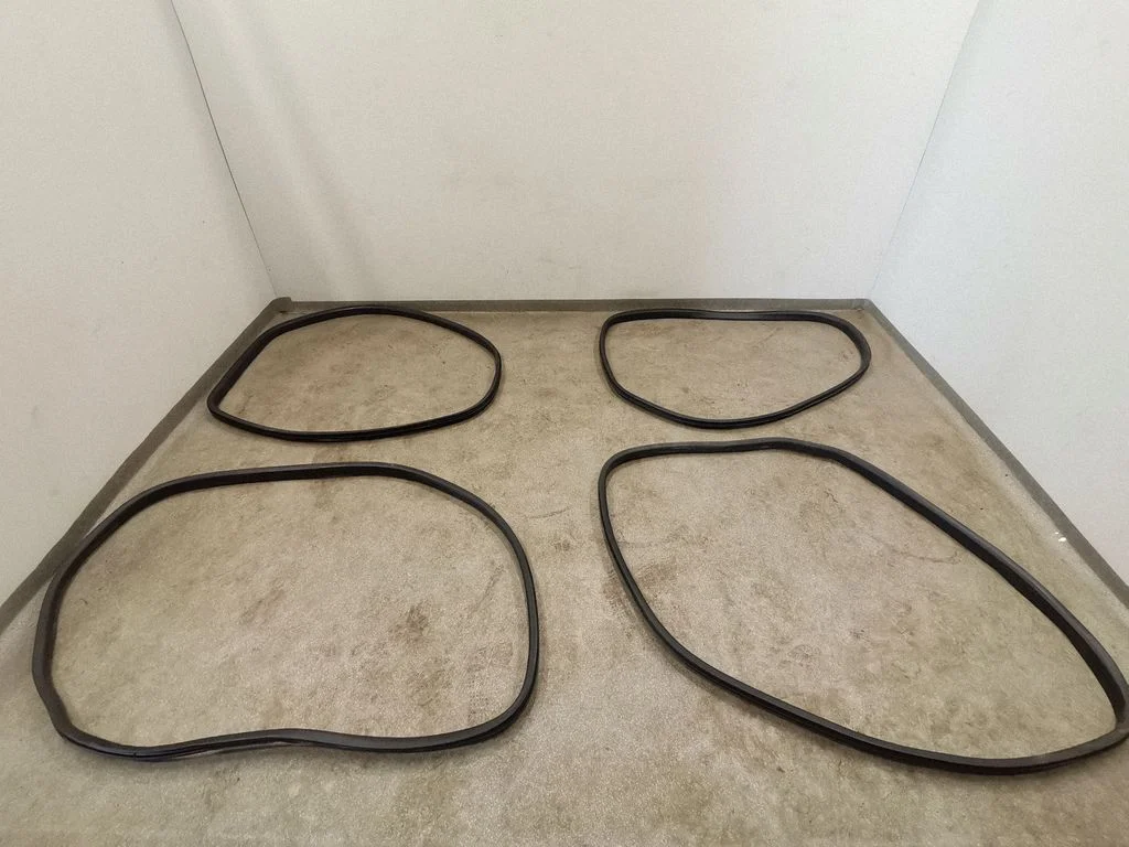 Front door rubber seal