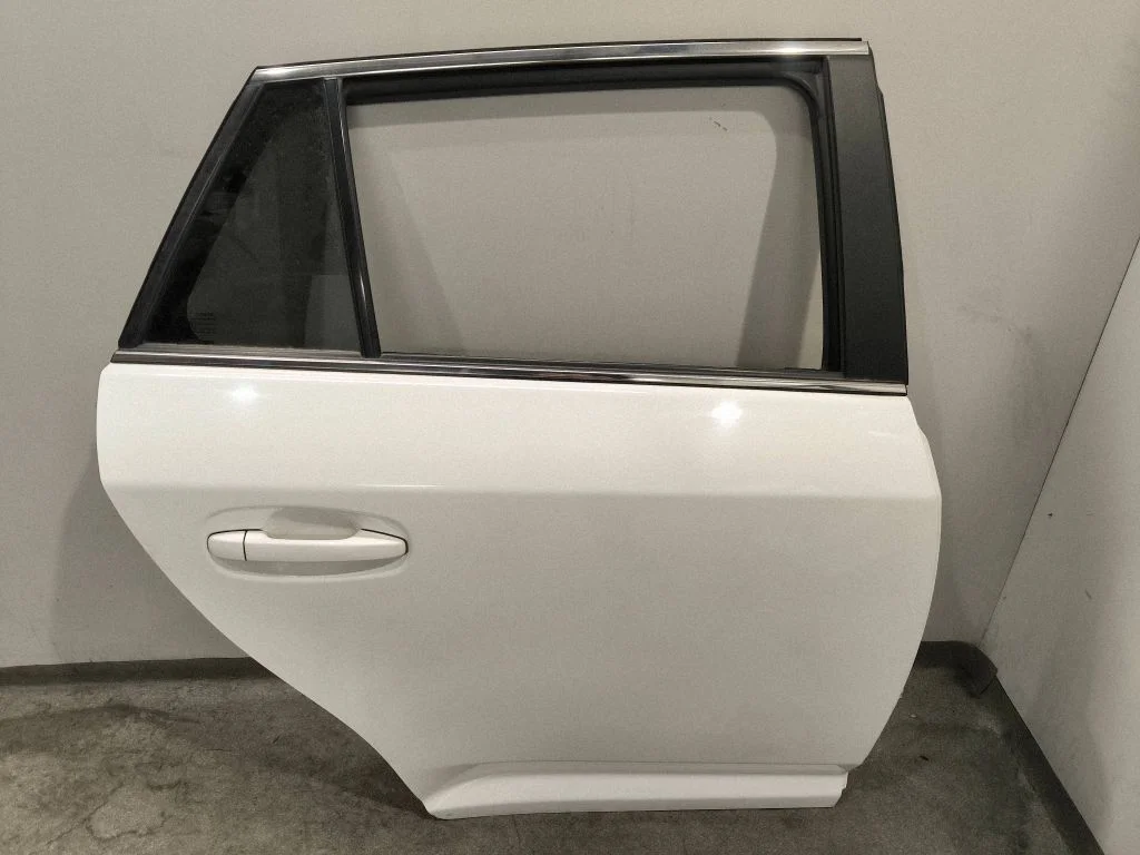 Rear door – right