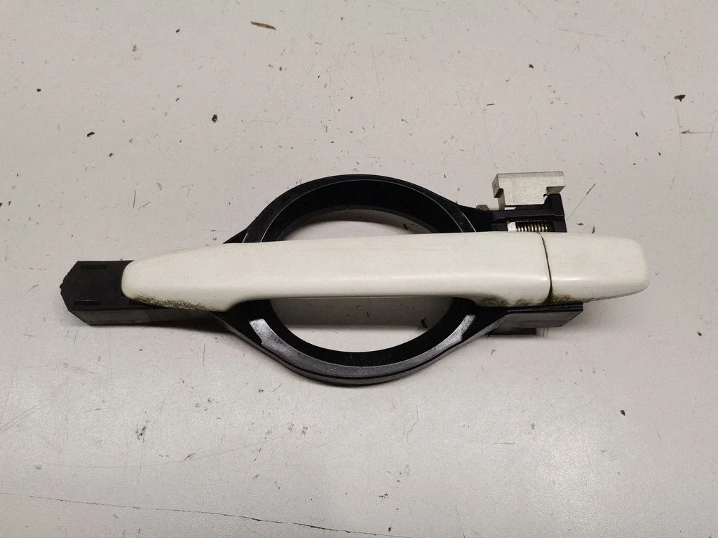 Rear door exterior handle – left