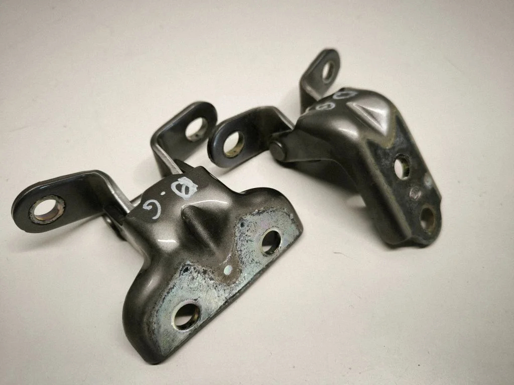 Rear door hinge set – rear right