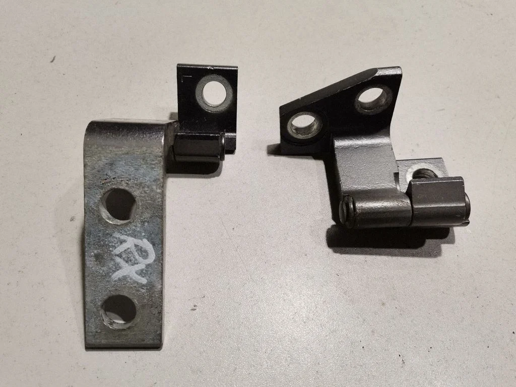 Rear door hinge set – rear left