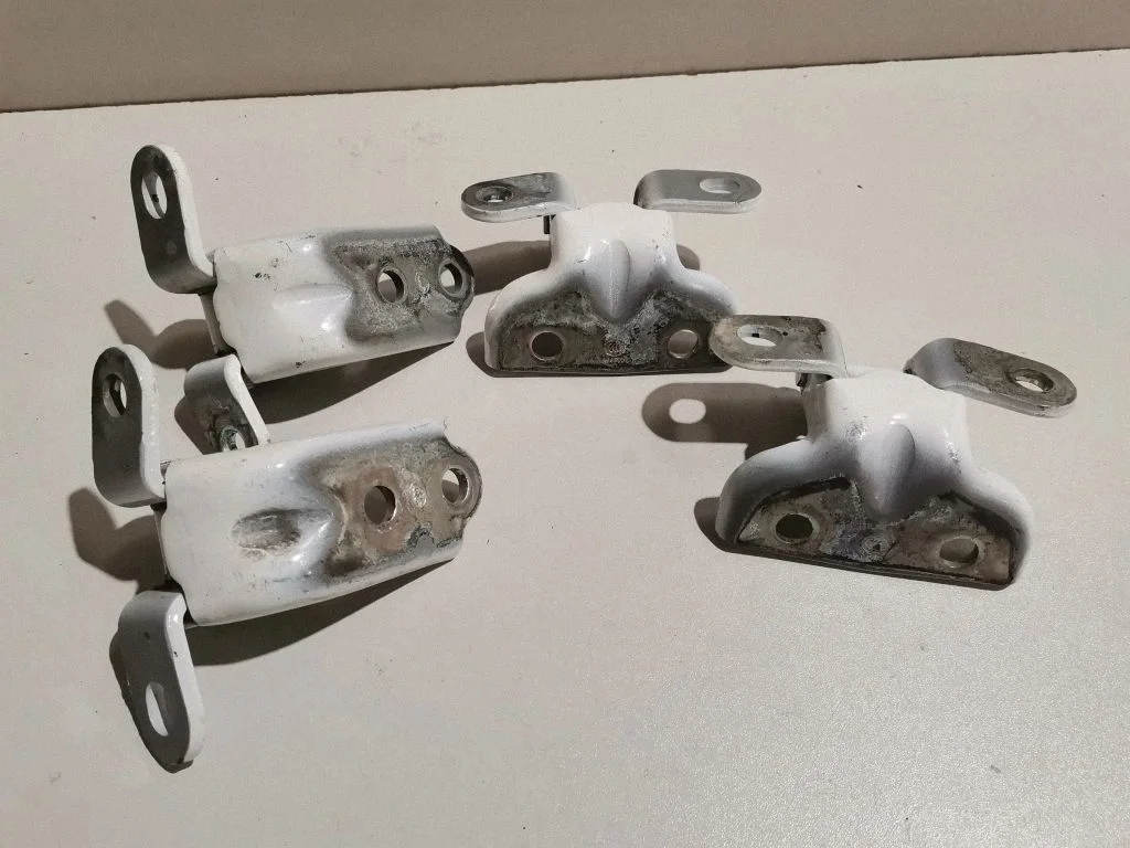 Tagaukse hingede komplekt – tagumine