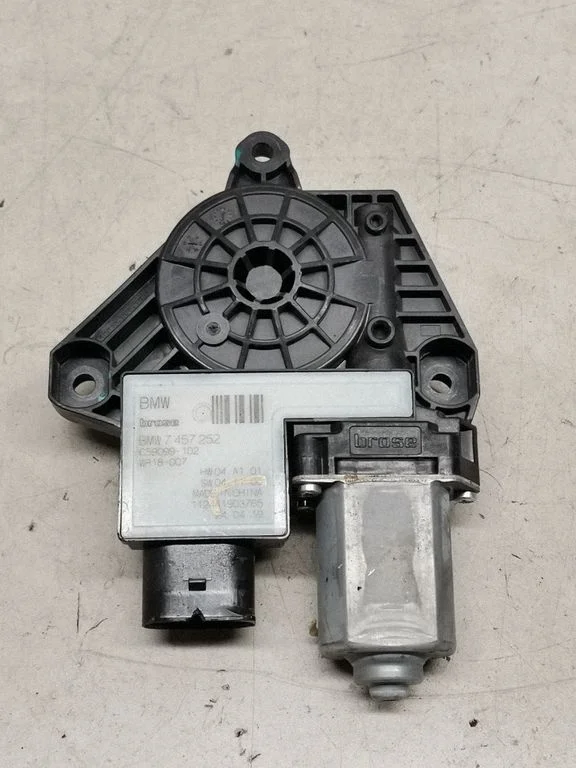 Rear door window regulator motor 7457252