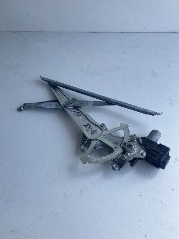 Rear door window regulator with motor 857100E081