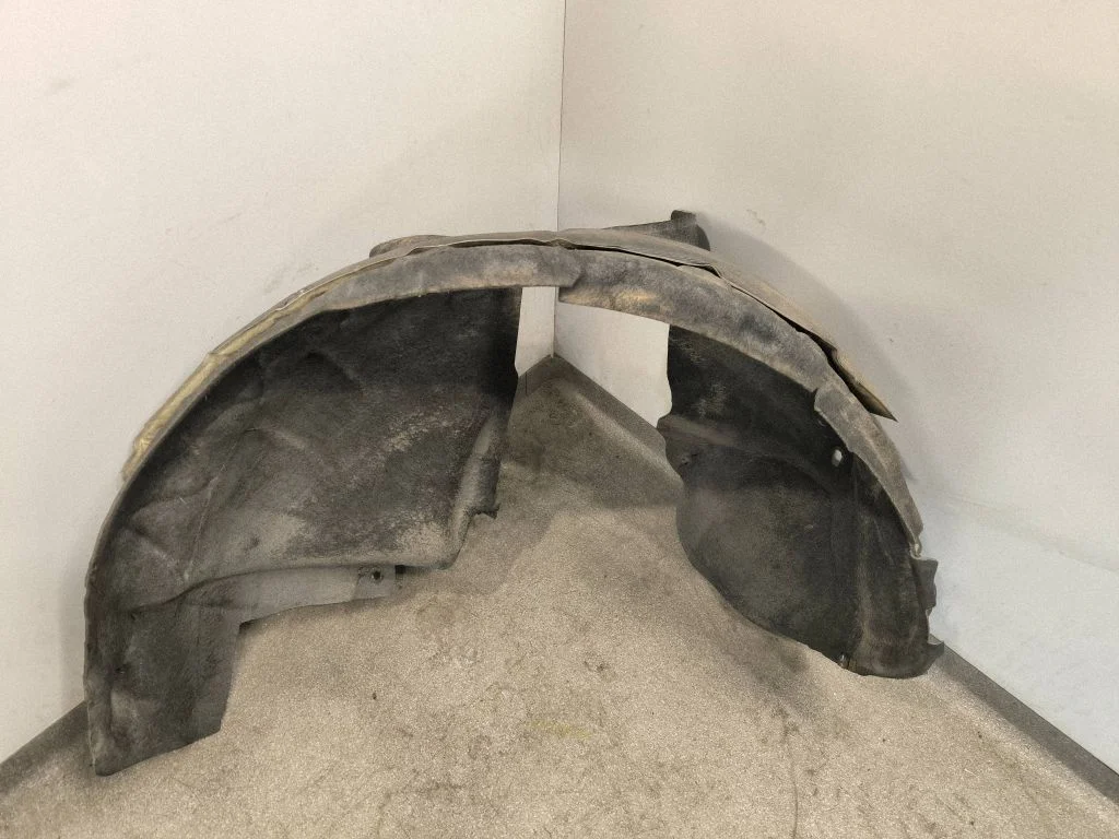 Rear arch fender liner splash guards – left