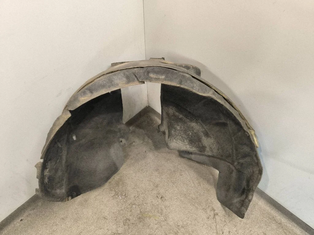 Rear arch fender liner splash guards – right