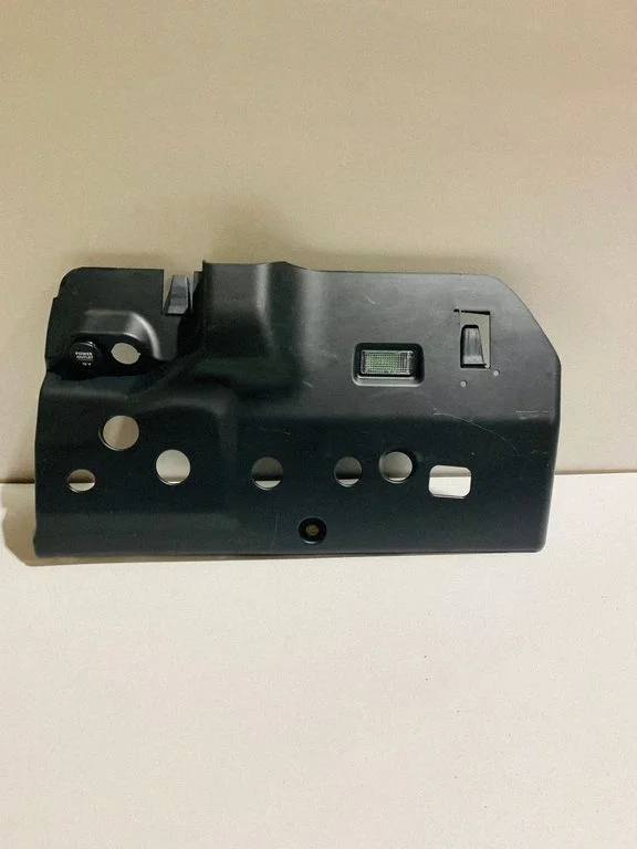 Dashboard lower bottom trim panel 7P5815174C