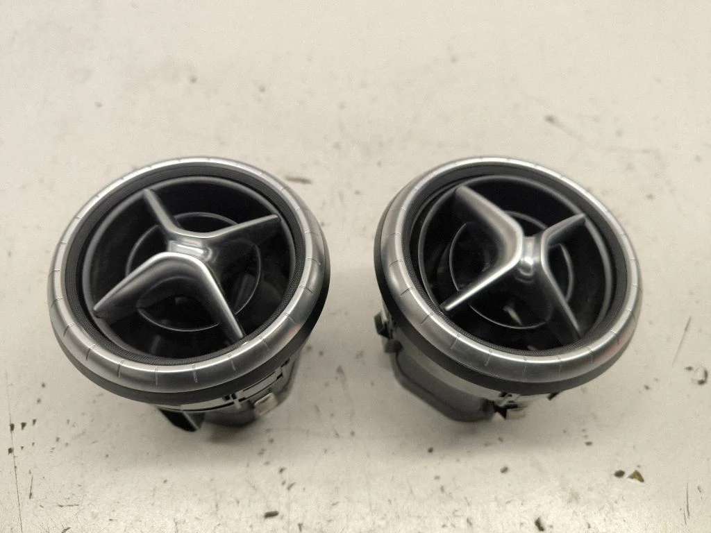 Armatuurlaua külje õhutusresti kate – Mercedes-Benz CLA-klass C117 X117 W117 (2013-2019)