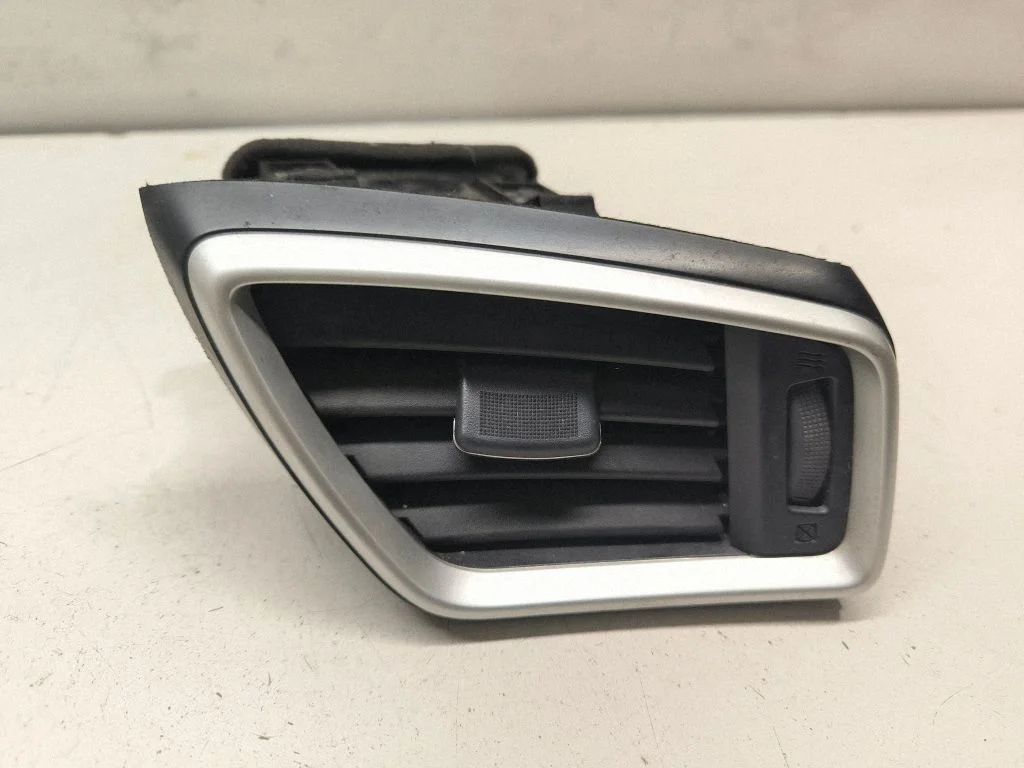 Dashboard side air vent grill/cover trim 687604BA0A