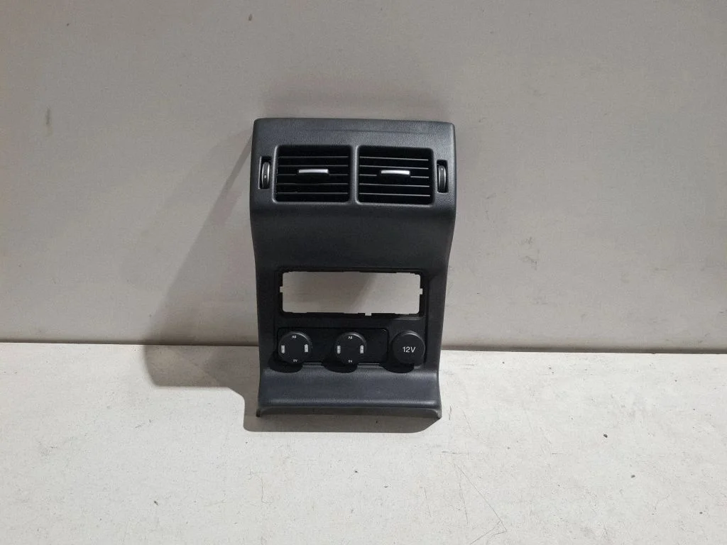 Tagumine õhutusrest HK8304569A