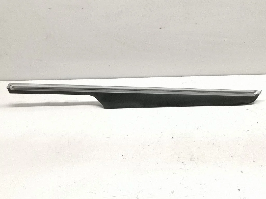 Other front door trim element 95B867410N