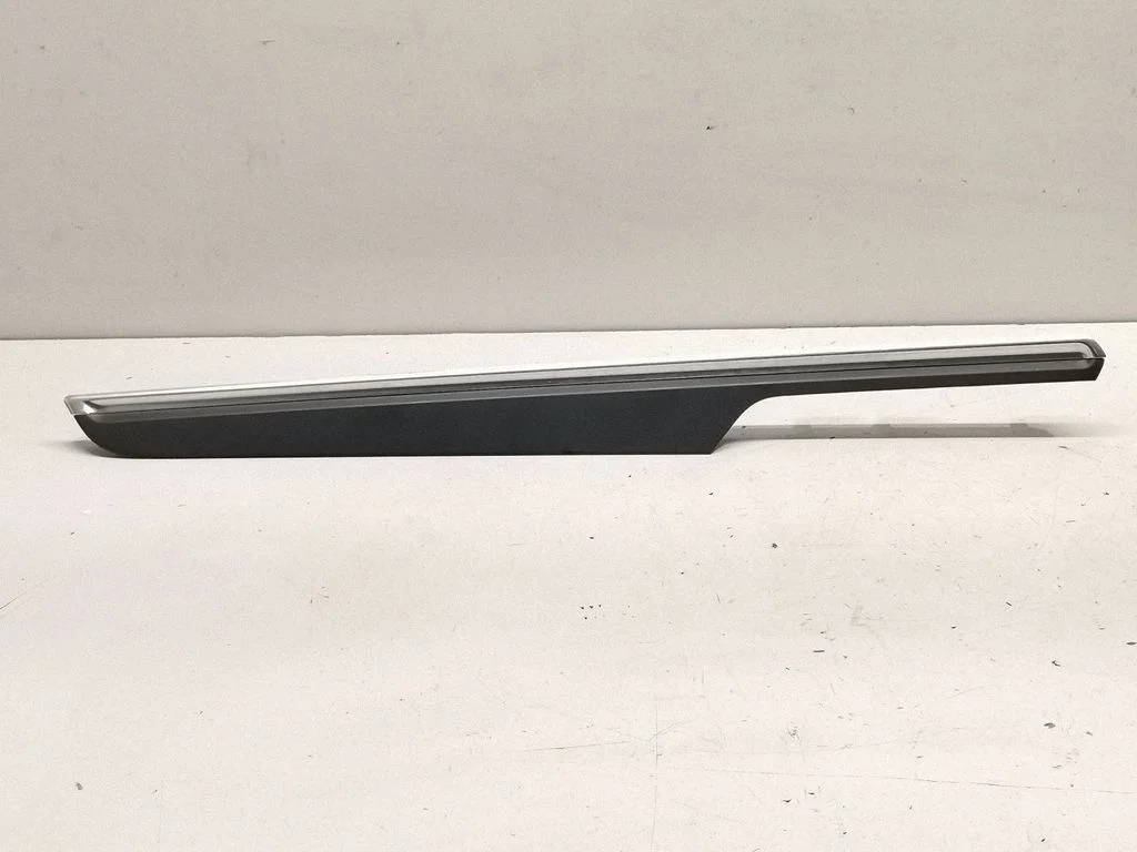 Other front door trim element 95B867409N