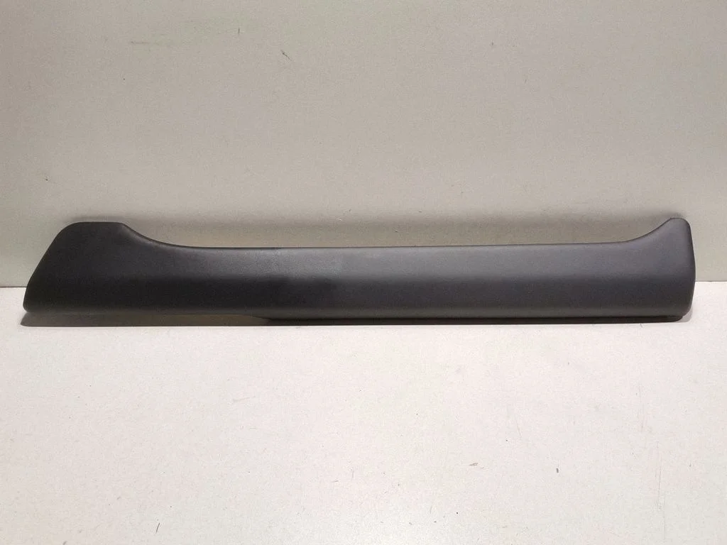 Other rear door trim element L8B227406
