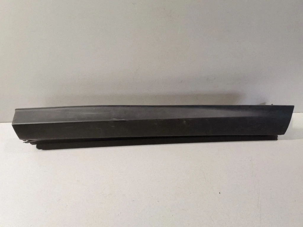 Cita aizmugurējo durvju apdares detaļa 7507648140