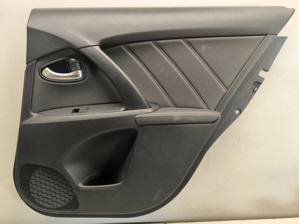 Tagumiste uste sisevooder – Toyota Avensis T270 (2015-2018)