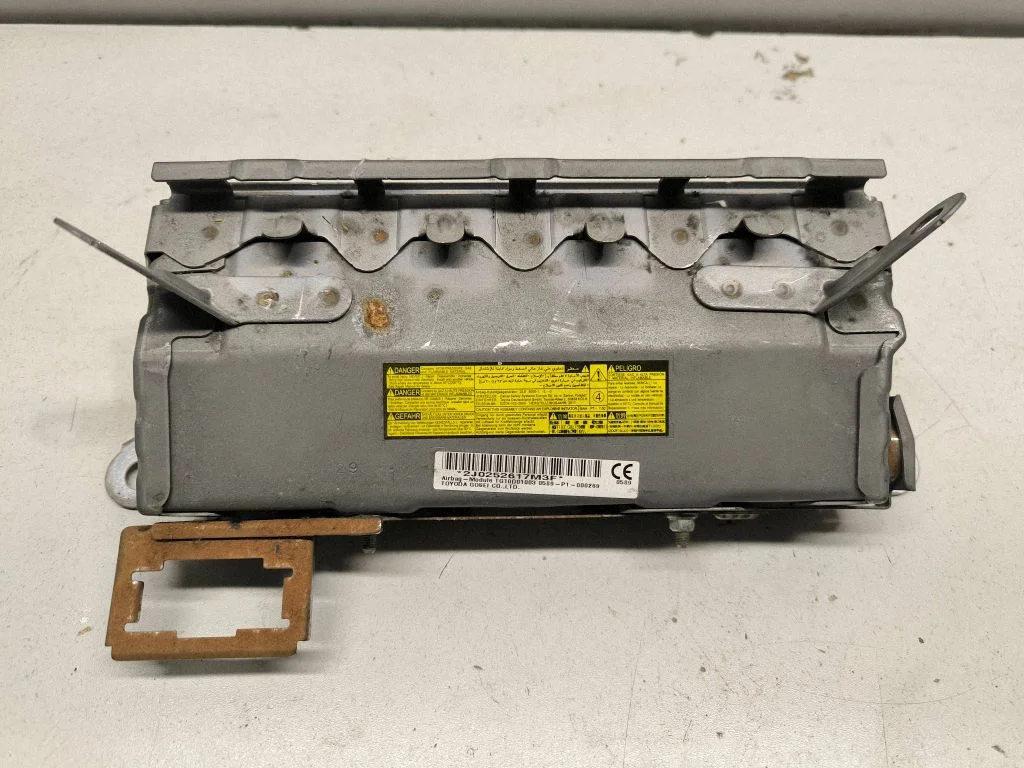 Knee airbag – Toyota Avensis T270 (2015-2018)