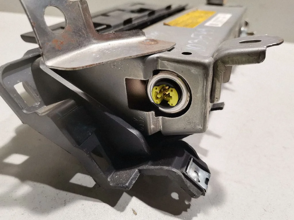 Knee airbag – Lexus NX (2014-2021)