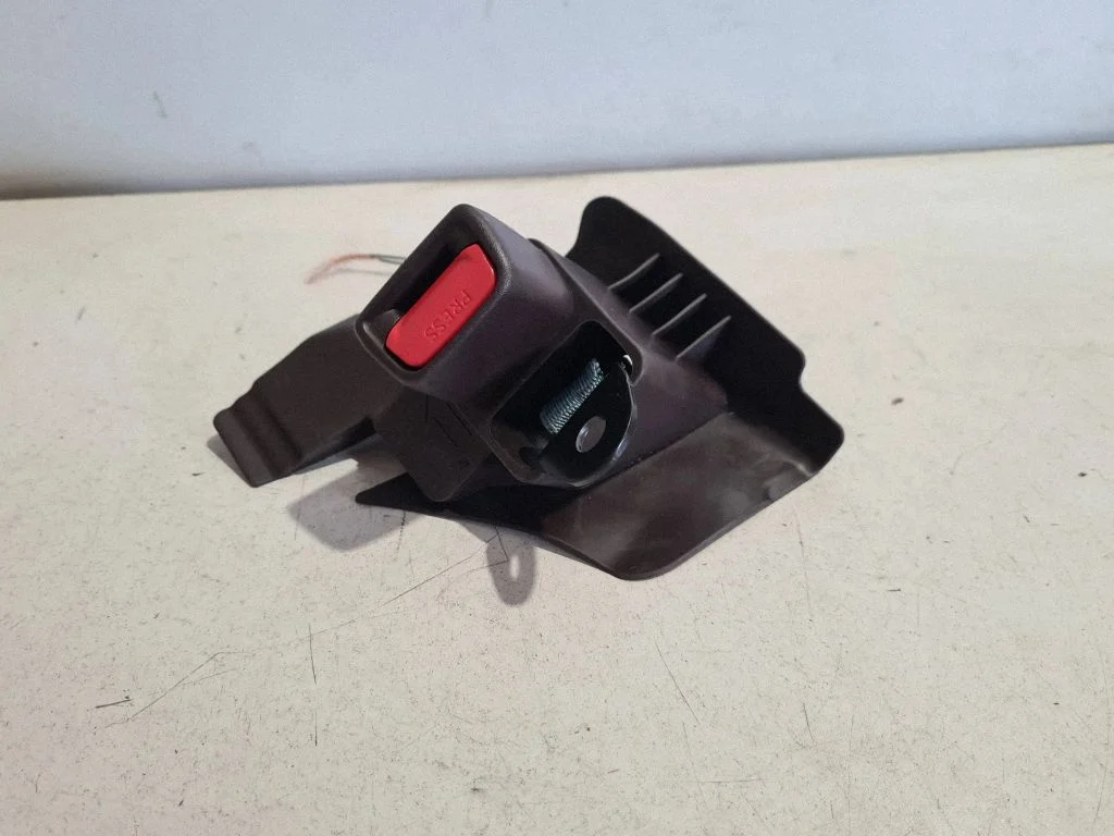 Keskmise turvavöö pannal (tagumine) B630