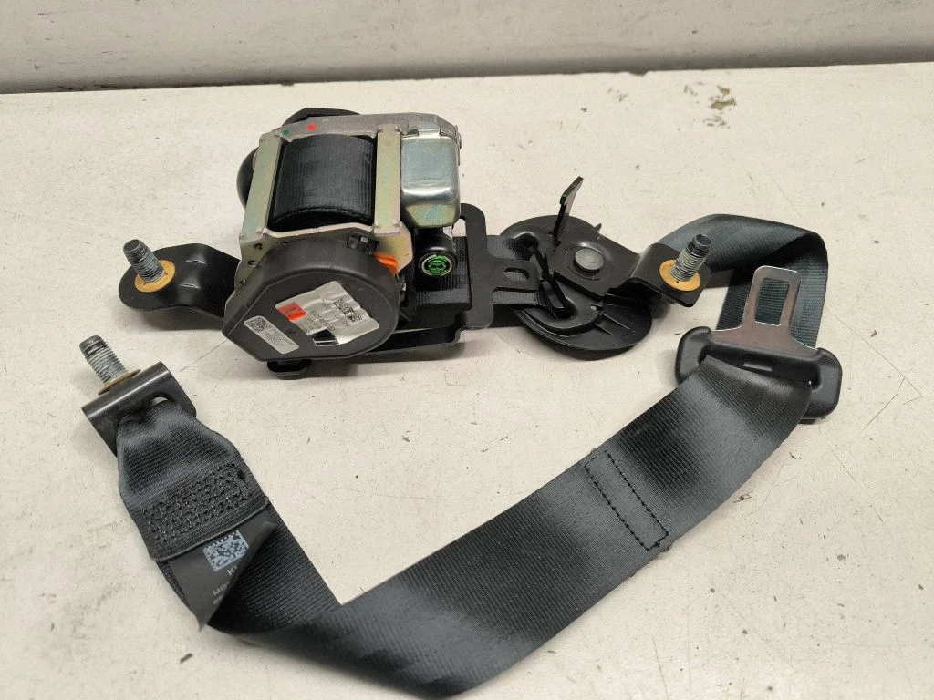 Rear seatbelt 89810F1000