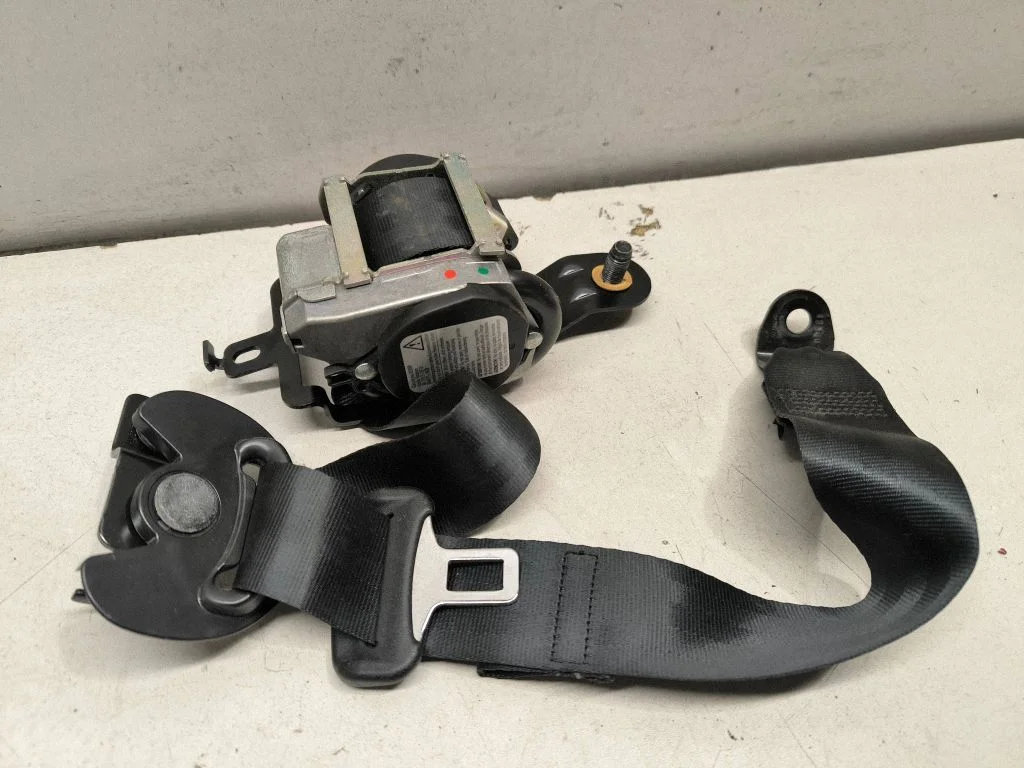 Rear seatbelt 89820F1000