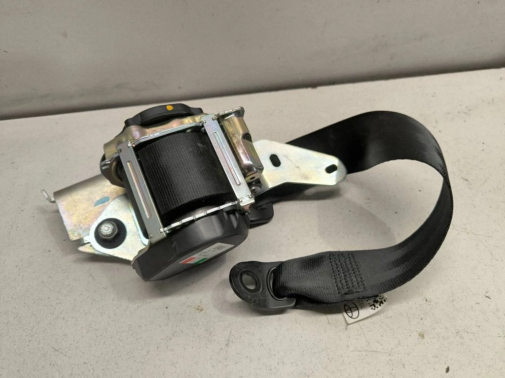 Rear seatbelt 7336005190