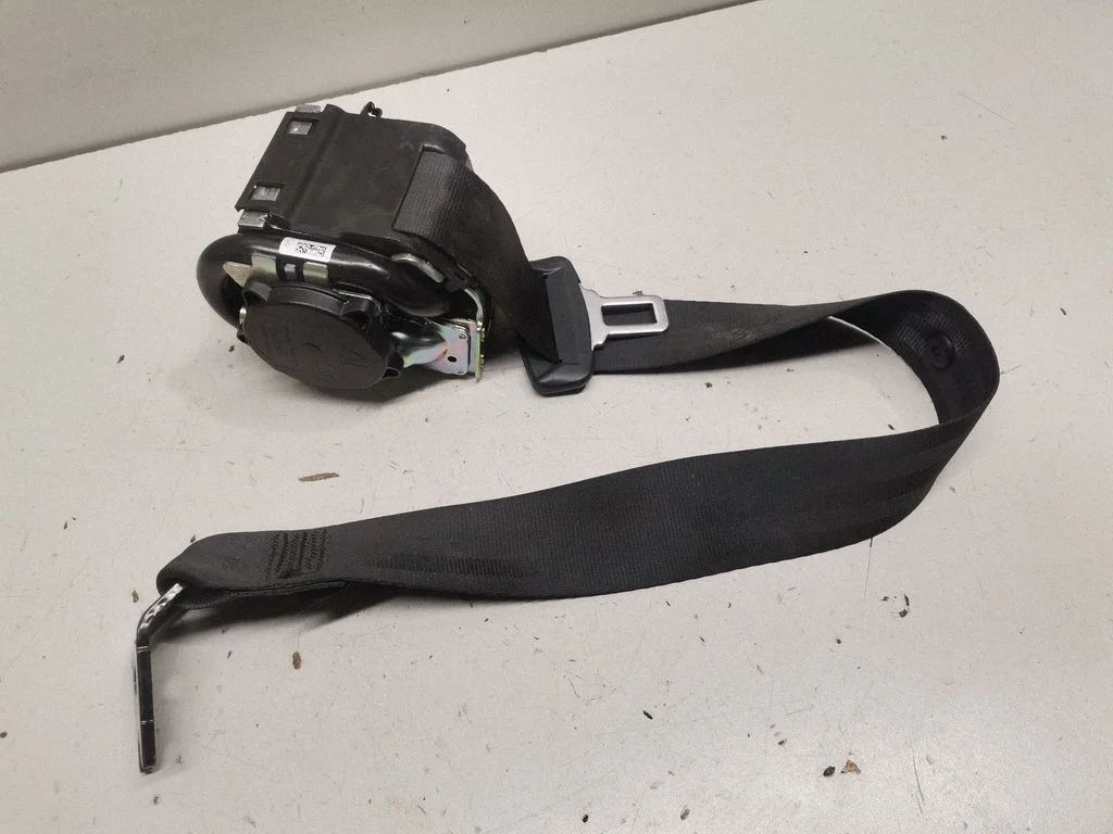 Rear seatbelt 39836042
