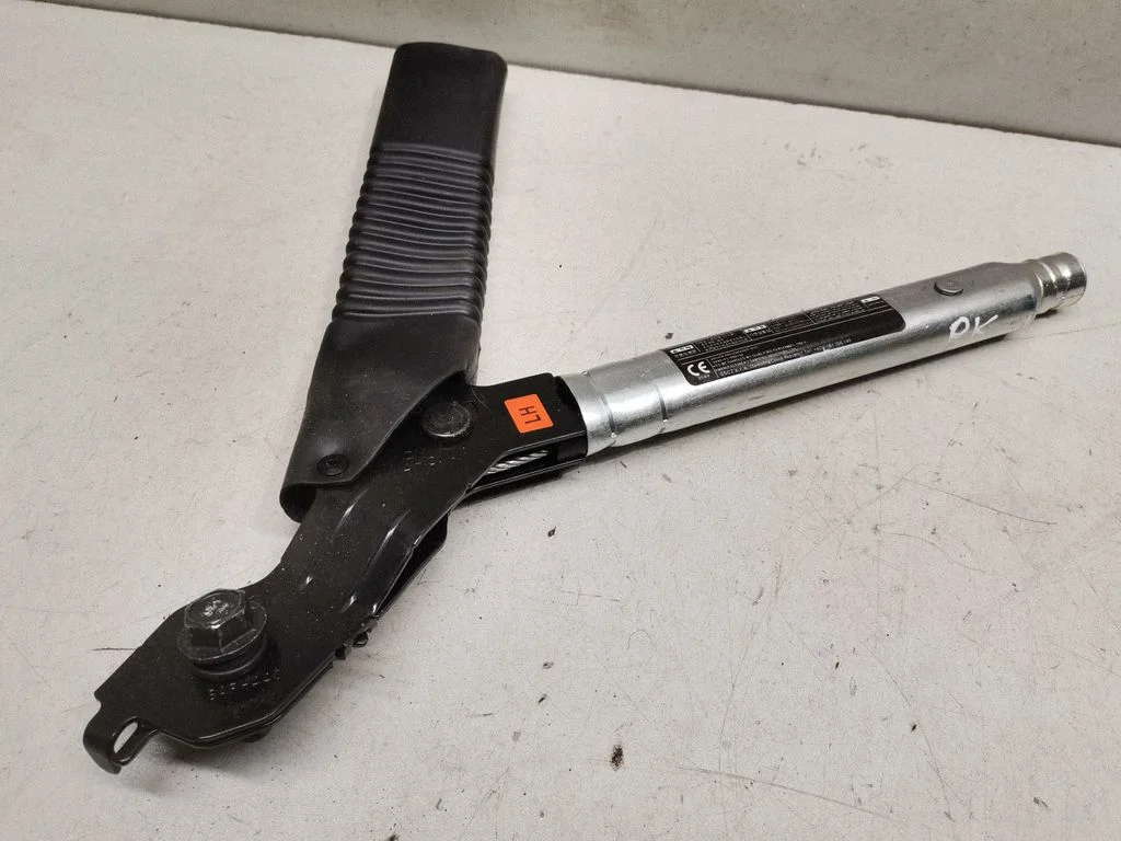 Front seatbelt buckle 888312W200