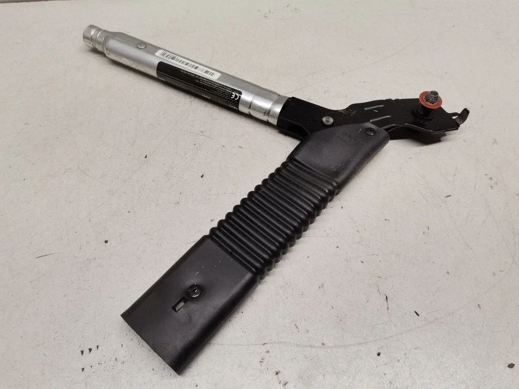 Front seatbelt buckle 888412W200