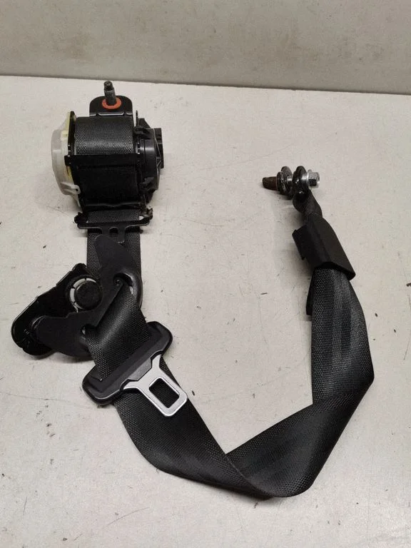 Rear seatbelt 898102W000
