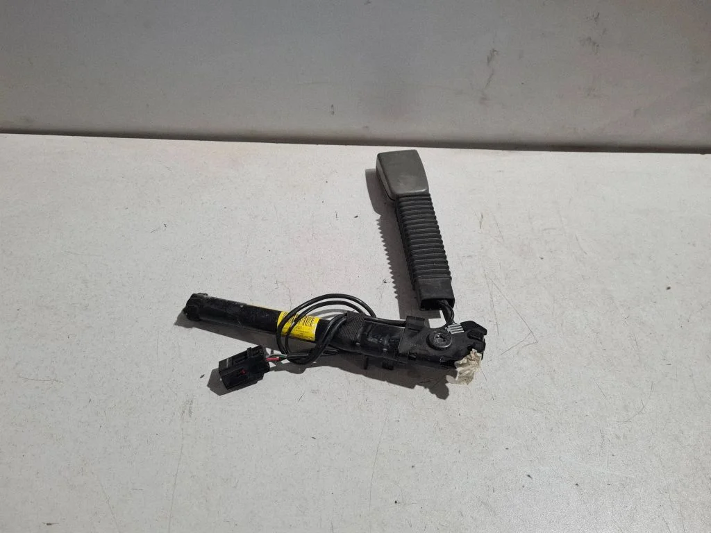 Eesmise turvavöö pannal AW83F61202