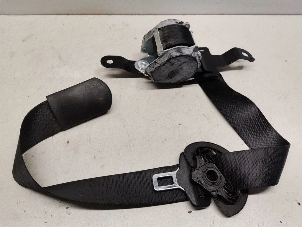 Rear seatbelt 606345500A