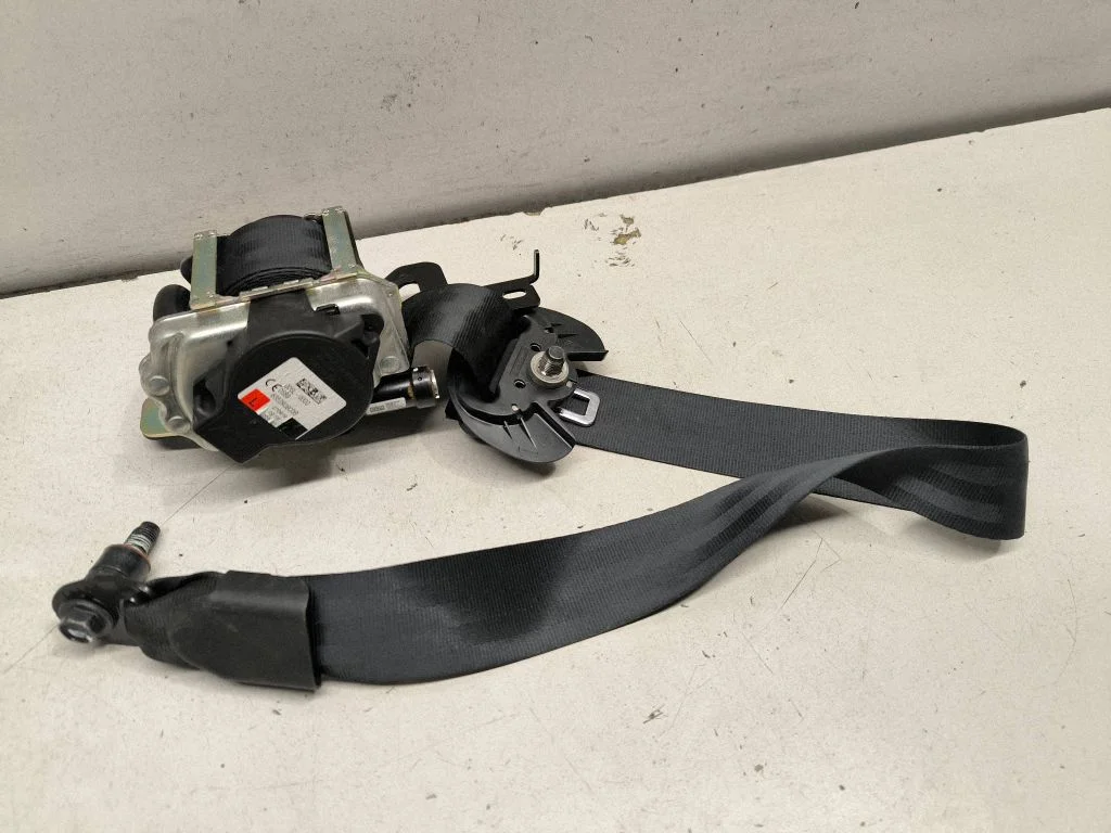 Front seatbelt 88810F1200