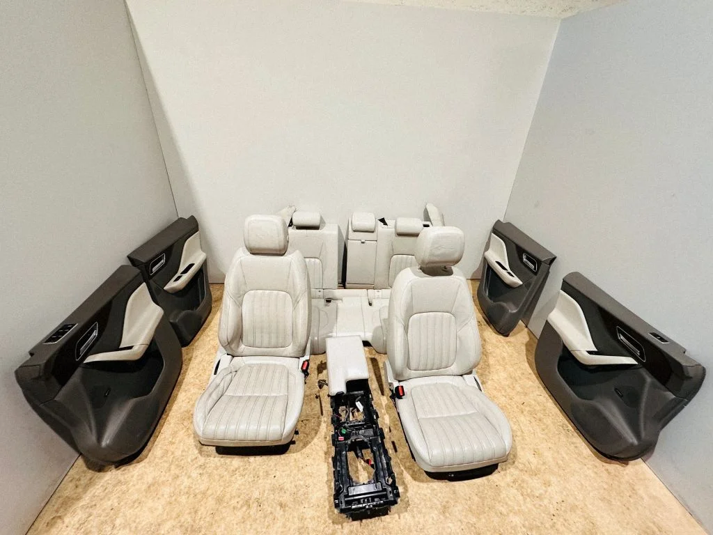 Interior set – Jaguar F-Pace (2016-)