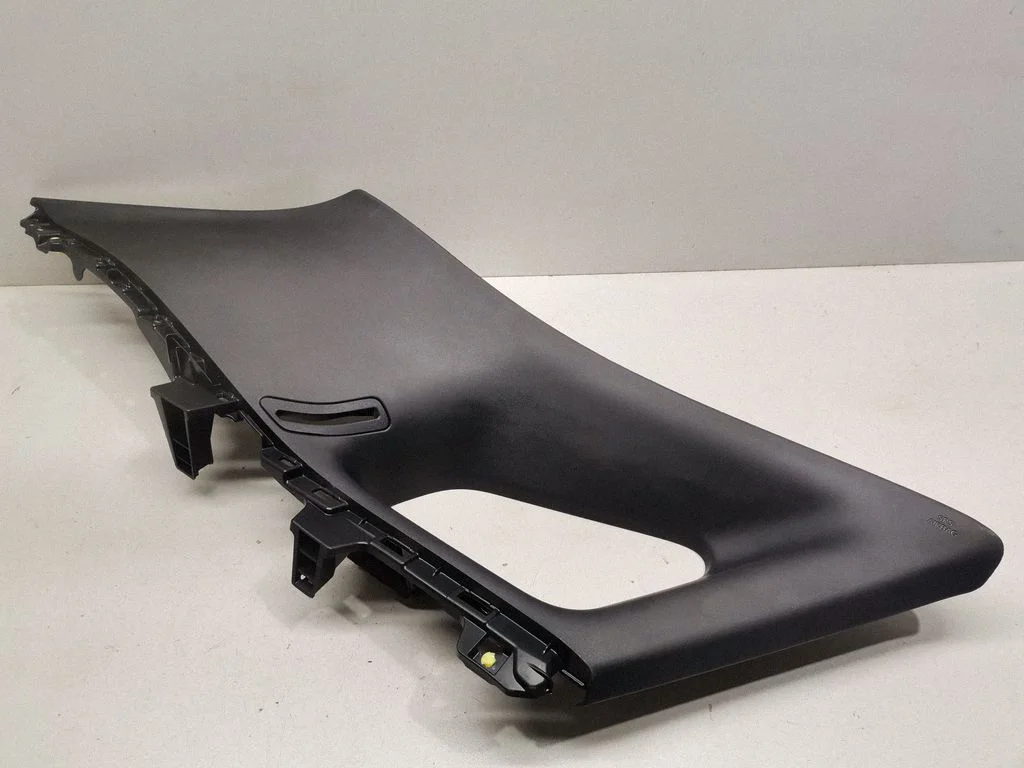 (C) pillar trim – rear right