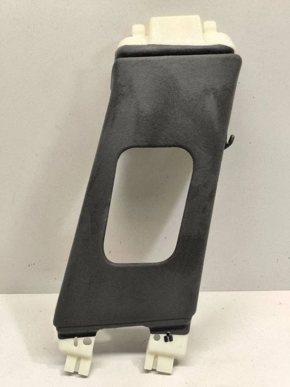 (B) pillar trim (top) 6701382550