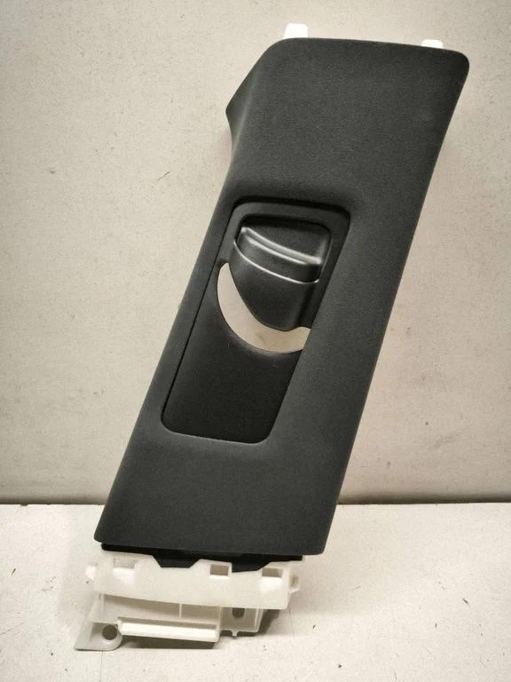 (B) pillar trim (top) 6241048150