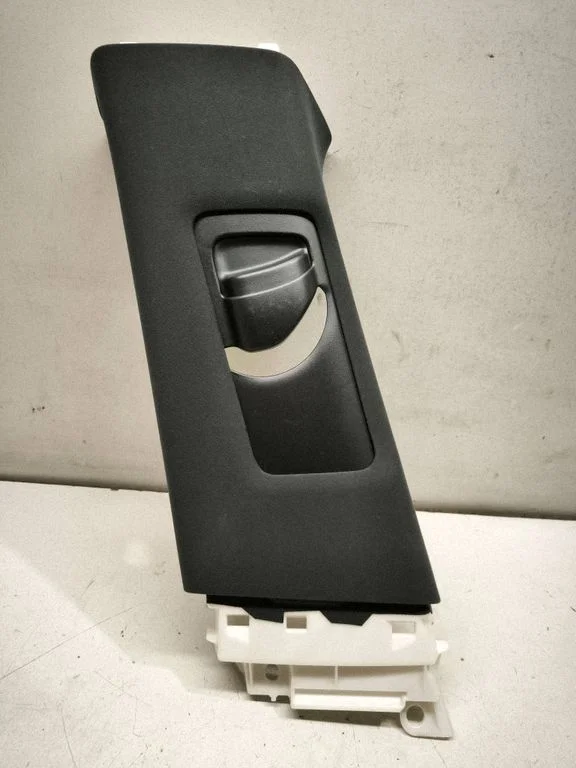 (B) pillar trim (top) 6242048150