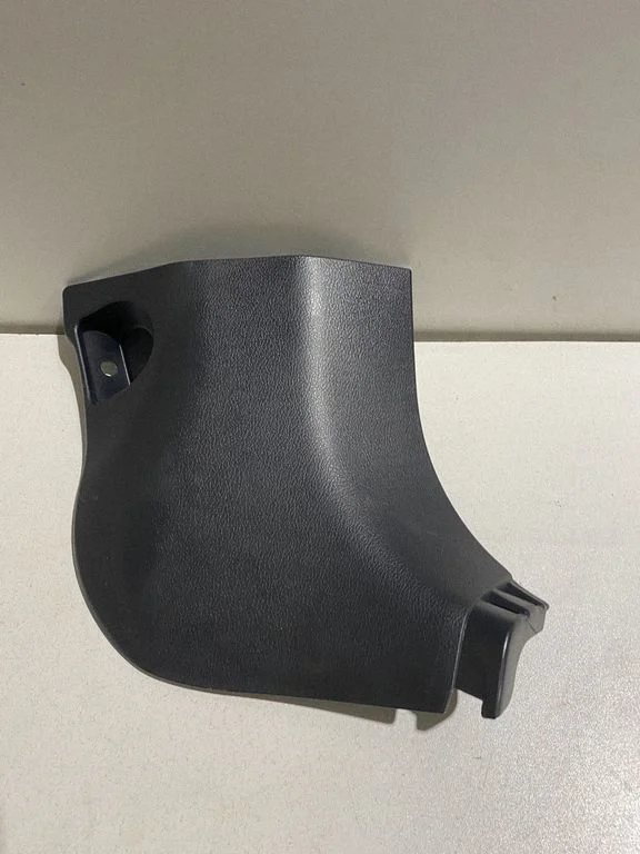 Foot area side trim 6211148080