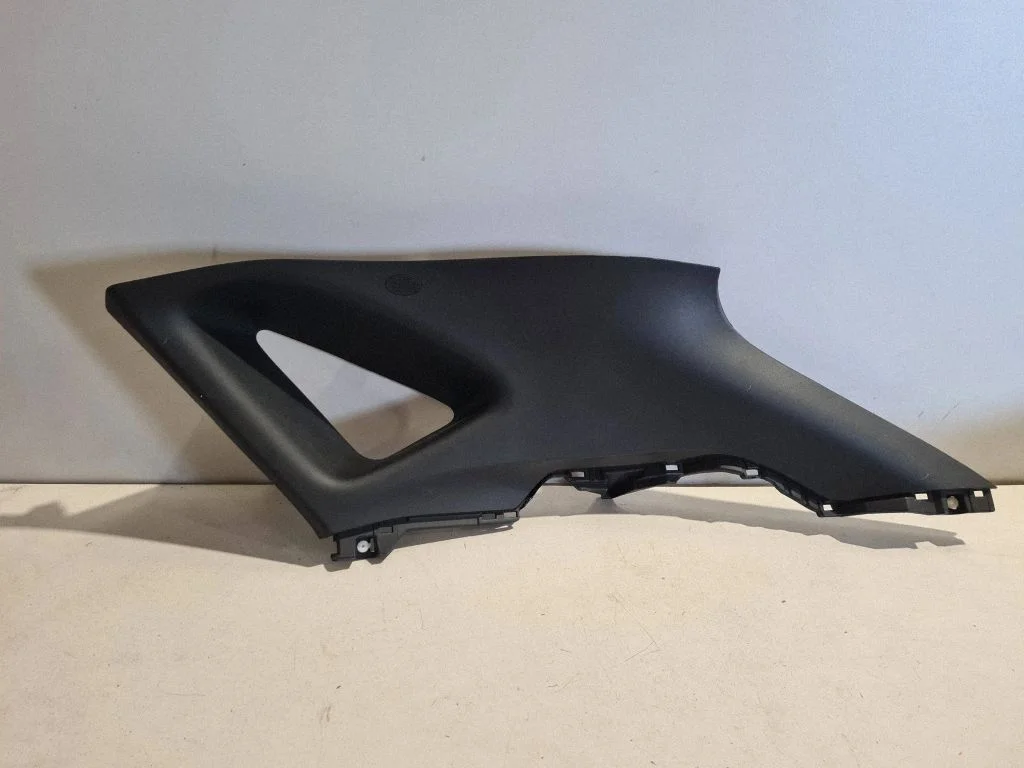 (D)pillar trim (top) 6247078011