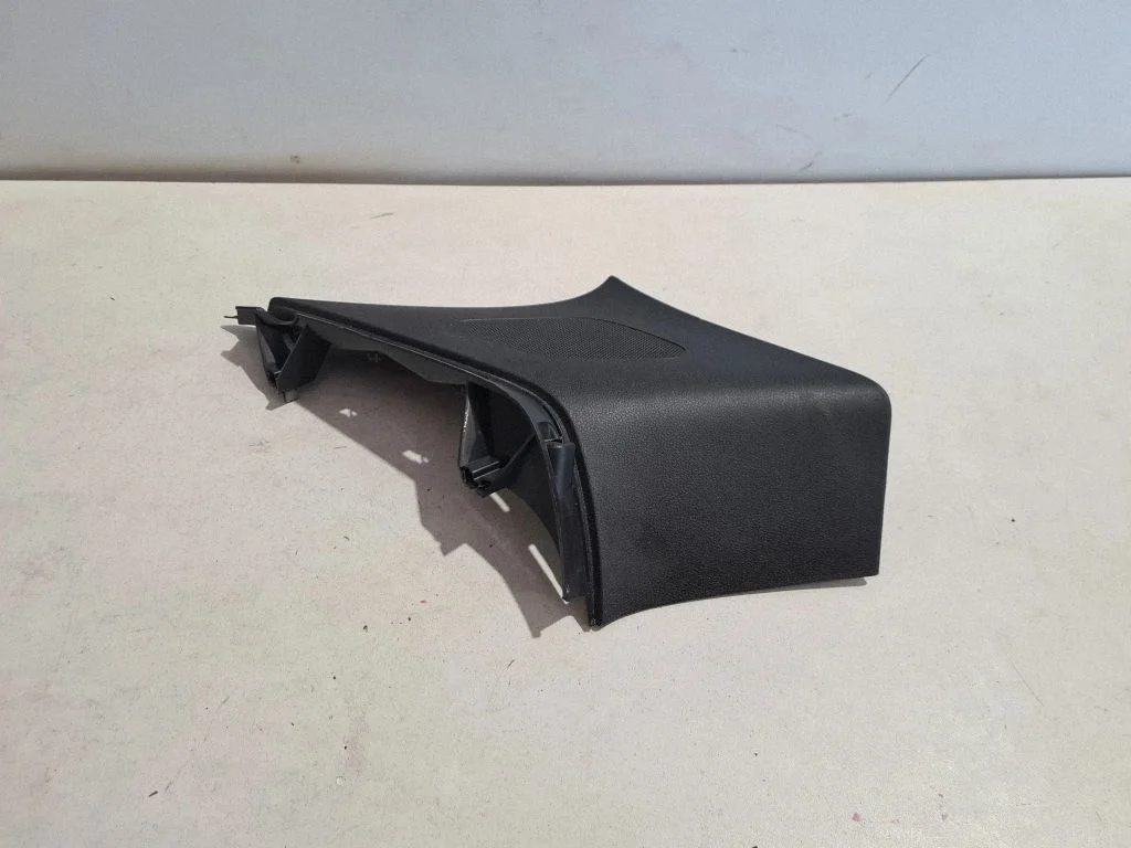 (D)pillar trim (top) 95B867245