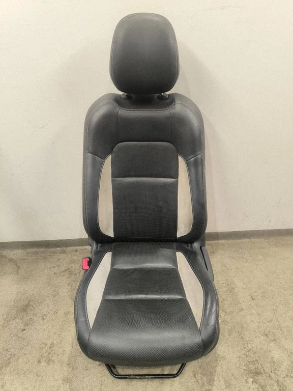 Fotel kierowcy – Toyota Avensis T270 (2015-2018)