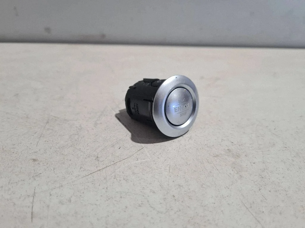 Motora iedarbināšanas poga (slēdzis)